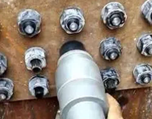 化工管道法兰面螺丝安装电动扭矩扳手